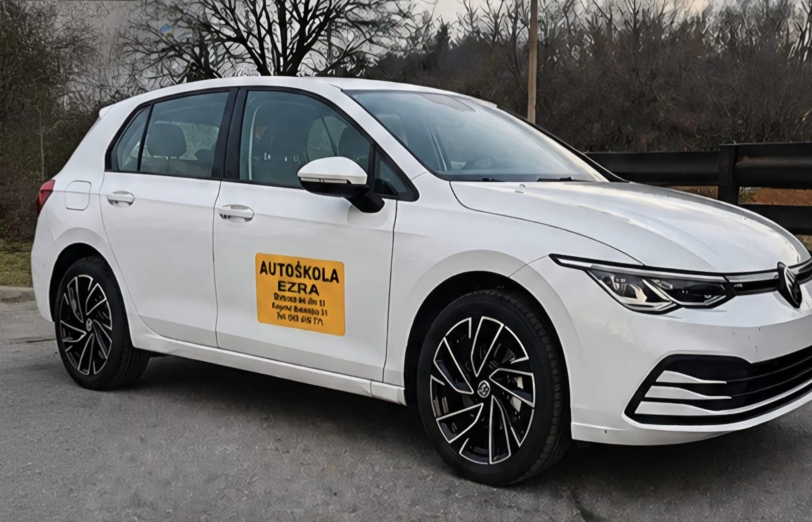 VW Golf 8 — vozilo Autoškole Ezra (B kategorija)