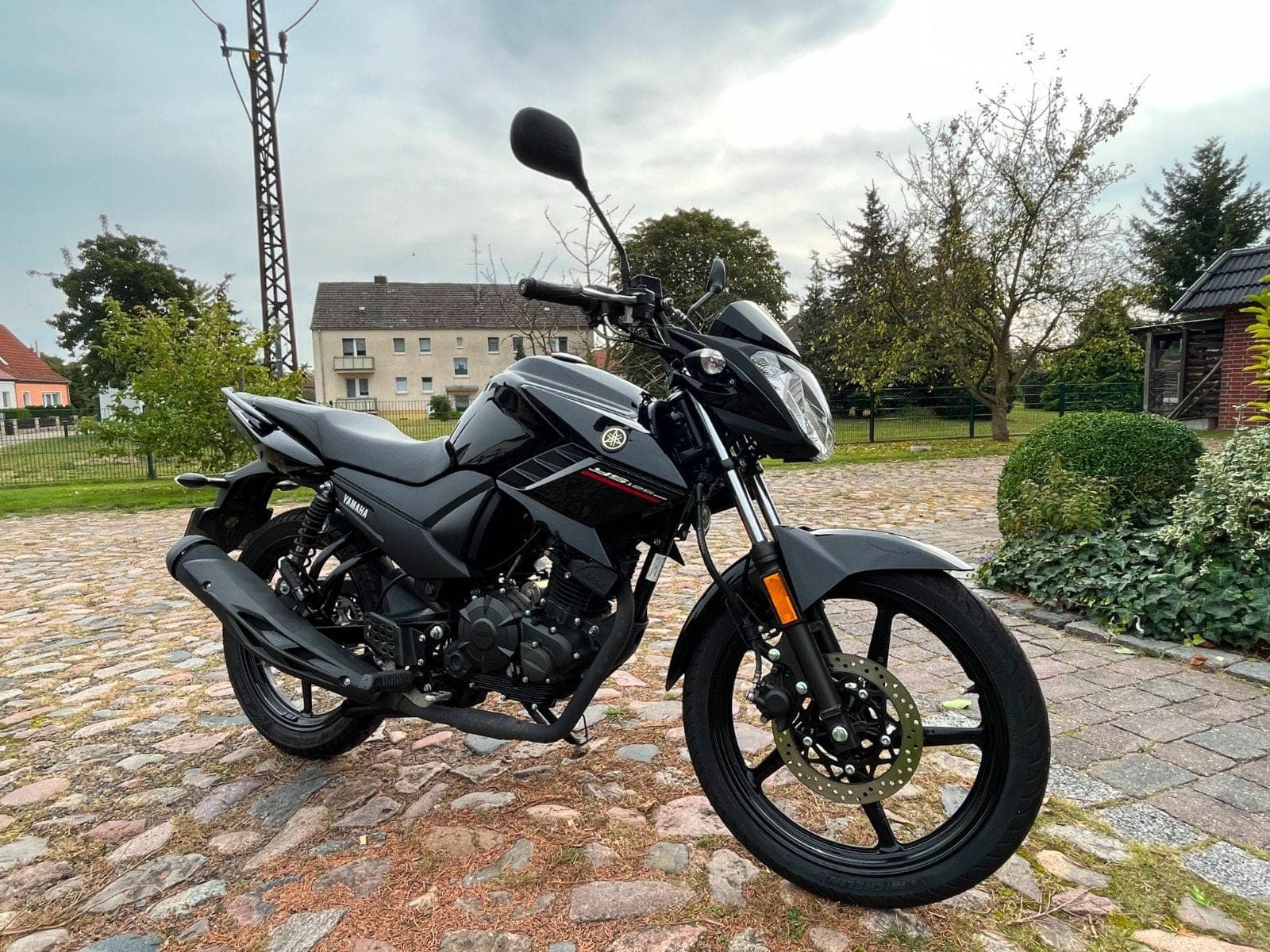 Yamaha YS 125 — motocikl Autoškole Ezra (A1 kategorija)